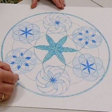 Mandala malen mit der "Blume des Lebens" Foto: C. Preuß